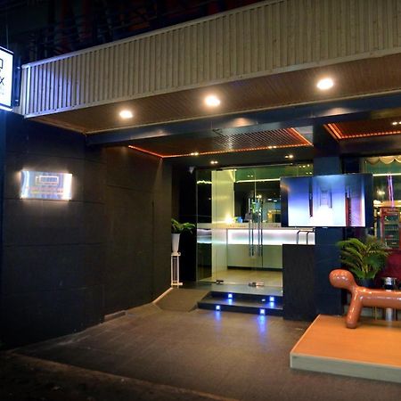 De Lux Bangkok Hotel Экстерьер фото